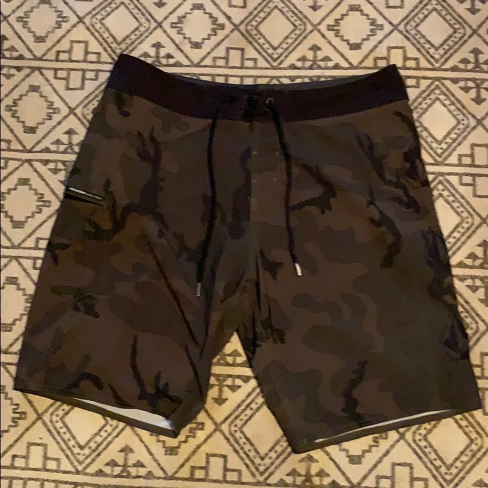 Volcom deadly stone camo boardshorts size 34